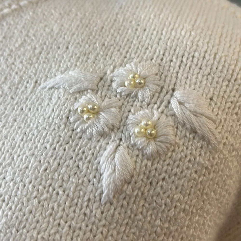 VINTAGE LIZ CLAIBORNE FLORAL EMBROIDERED BEADED KNIT SWEATER IVORY WHITE SIZE 8P - Picture 4 of 15